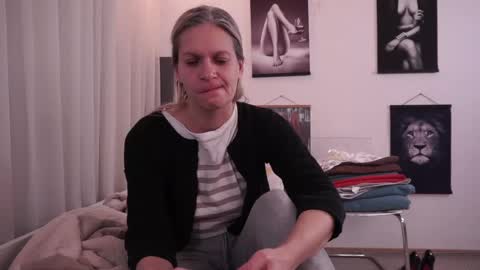 Snapshot of little_heart_andreea chatting on 02/20/25, 09:09 little_heart_andreea online show from 02/20/25, 09:09