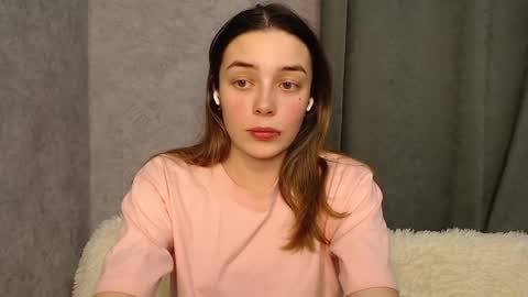 Snapshot of little_mia__ chatting on 12/16/24, 08:37 Mia Im online every day 1530 PM in New York 2030 PM in London online show from 12/16/24, 08:37