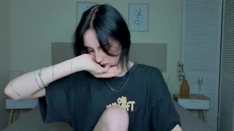 Snapshot of little_mollee chatting on 11/12/25, 10:09 little_mollee online show from 11/12/25, 10:09