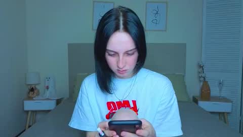 Snapshot of little_mollee chatting on 11/14/25, 04:28 little_mollee online show from 11/14/25, 04:28