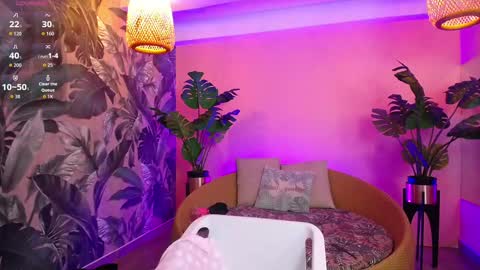 Snapshot of little_paulette chatting on 10/19/25, 01:12 Paulette online show from 10/19/25, 01:12