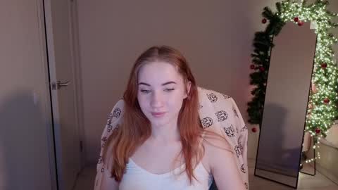 Snapshot of little_pretty_woman chatting on 12/17/24, 11:38 little_pretty_woman online show from 12/17/24, 11:38