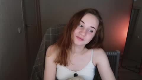Snapshot of little_pretty_woman chatting on 09/24/25, 07:28 little_pretty_woman online show from 09/24/25, 07:28