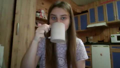 little_shygirl_ online show from 11/11/25, 04:56