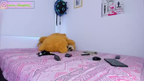 Im Laura. buy my contentcompra mi contenido offline  online show from 01/04/25, 07:02