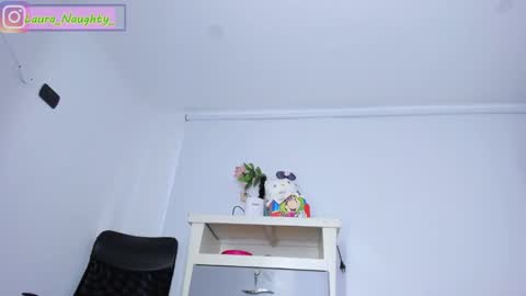 Im Laura. buy my contentcompra mi contenido offline  online show from 01/14/25, 12:45