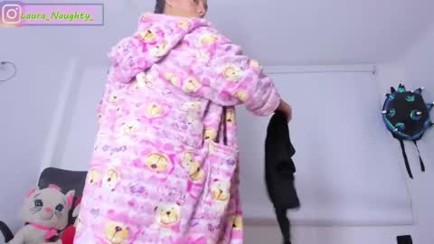 Im Laura. buy my contentcompra mi contenido offline  online show from 01/17/25, 09:17