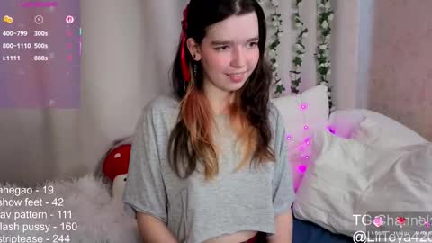 Snapshot of little_teya chatting on 09/10/25, 08:36 little Teya online show from 09/10/25, 08:36