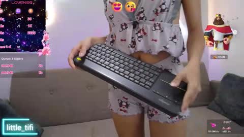 Snapshot of little_tifi chatting on 09/25/25, 01:09 Tifany online show from 09/25/25, 01:09