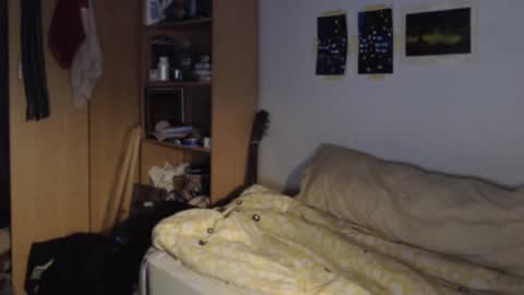Snapshot of littlealien7 chatting on 10/17/25, 02:08 littlealien7 online show from 10/17/25, 02:08