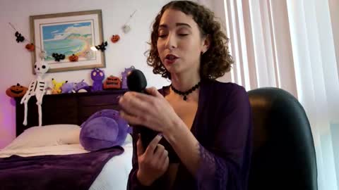 Snapshot of littledeathtrap chatting on 11/05/25, 09:04 littledeathtrap online show from 11/05/25, 09:04