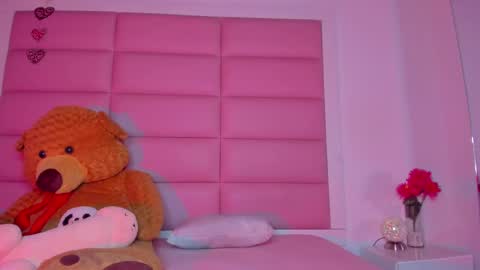 littlee_emma_ online show from 01/31/25, 03:20