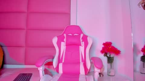 littlee_emma_ online show from 02/26/25, 06:37