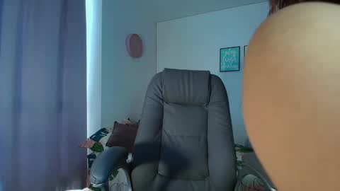Snapshot of littlee_sophiee chatting on 12/02/24, 02:08 Sophie online show from 12/02/24, 02:08