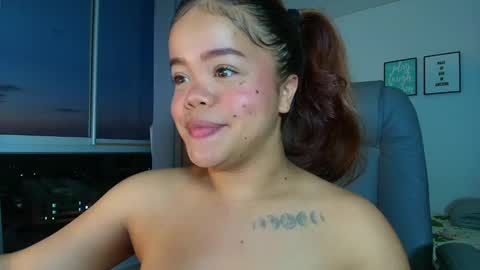 Snapshot of littlee_sophiee chatting on 12/04/24, 11:13 Sophie online show from 12/04/24, 11:13