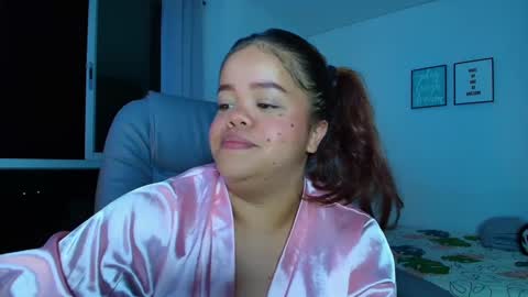 Snapshot of littlee_sophiee chatting on 12/05/24, 02:31 Sophie online show from 12/05/24, 02:31
