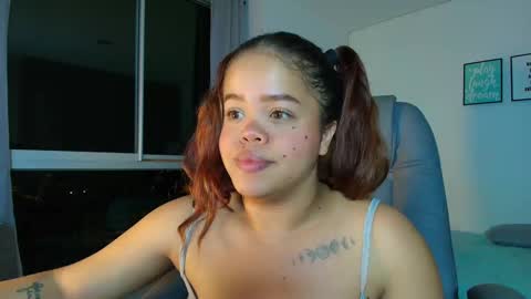 Snapshot of littlee_sophiee chatting on 12/14/24, 01:28 Sophie online show from 12/14/24, 01:28