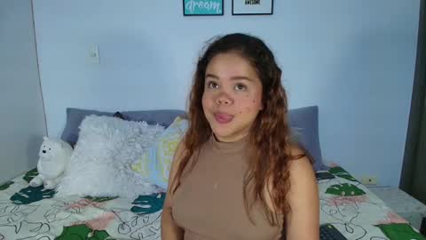 Snapshot of littlee_sophiee chatting on 02/04/25, 03:22 Sophie online show from 02/04/25, 03:22