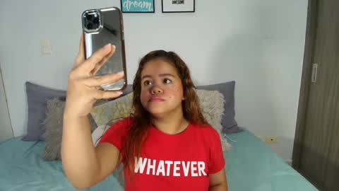 Snapshot of littlee_sophiee chatting on 09/15/25, 03:56 Sophie online show from 09/15/25, 03:56