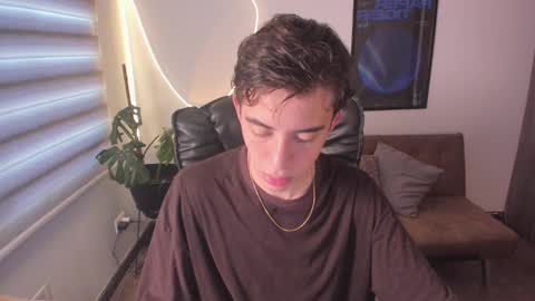 Snapshot of littleferxxo chatting on 12/19/24, 11:29 Ferxxo online show from 12/19/24, 11:29