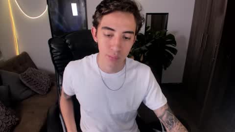 Snapshot of littleferxxo chatting on 12/27/24, 11:06 Ferxxo online show from 12/27/24, 11:06