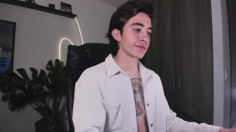 Snapshot of littleferxxo chatting on 01/07/25, 10:22 Ferxxo online show from 01/07/25, 10:22