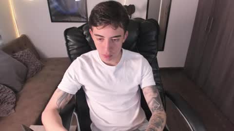 Snapshot of littleferxxo chatting on 02/04/25, 12:00 Ferxxo online show from 02/04/25, 12:00