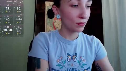 Snapshot of littlehanna1 chatting on 11/06/25, 06:20 babywillsmile online show from 11/06/25, 06:20