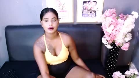 Snapshot of littleindianmilf chatting on 02/25/25, 12:13 littleindianmilf online show from 02/25/25, 12:13