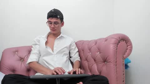 MAX online show from 10/15/25, 05:51