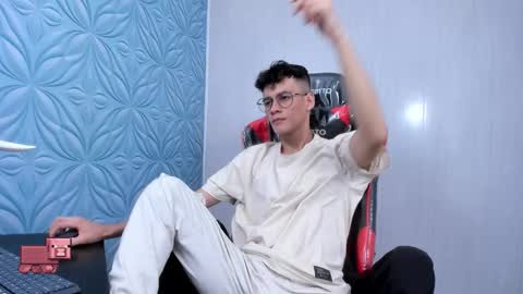 MAX online show from 10/19/25, 04:35