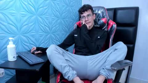 MAX online show from 11/11/25, 12:49