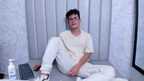 MAX online show from 11/19/25, 08:53