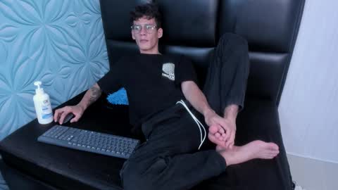 MAX online show from 11/21/25, 04:44