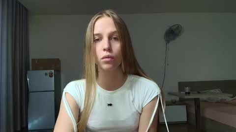 Snapshot of littlemolly1 chatting on 09/12/25, 10:15 Little Molly online show from 09/12/25, 10:15
