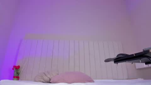 Snapshot of littleoliviia_ chatting on 01/11/25, 04:03 im olivia IG littleolivia01 online show from 01/11/25, 04:03
