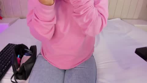 Snapshot of littleoliviia_ chatting on 01/25/25, 01:30 im olivia IG littleolivia01 online show from 01/25/25, 01:30