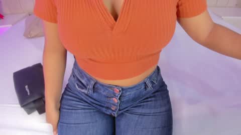 Snapshot of littleoliviia_ chatting on 01/28/25, 01:05 im olivia IG littleolivia01 online show from 01/28/25, 01:05