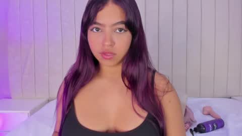 Snapshot of littleoliviia_ chatting on 02/11/25, 07:05 im olivia IG littleolivia01 online show from 02/11/25, 07:05
