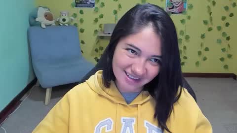 Mia  Wednesday to Sunday 730 am to 1030 am Colombian Hour D online show from 11/21/25, 04:33