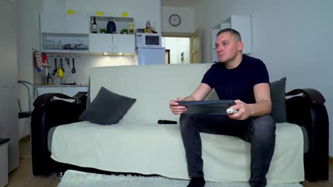 Little Tifany online show from 11/13/25, 12:04