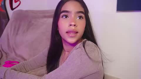 littletammy_ online show from 11/14/25, 02:49