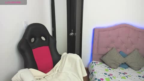 Snapshot of liv_rosse chatting on 01/04/25, 08:16 Katalina Novoa. online show from 01/04/25, 08:16