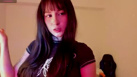 Snapshot of livemakio chatting on 02/05/25, 07:18 Liz online show from 02/05/25, 07:18