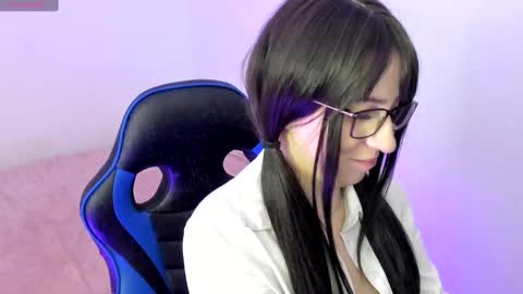 Snapshot of livemakio chatting on 10/20/25, 03:51 Liz online show from 10/20/25, 03:51
