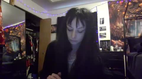 Snapshot of livmirage chatting on 12/28/24, 06:50 Liv Mirage online show from 12/28/24, 06:50
