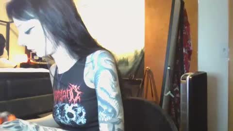 Snapshot of livmirage chatting on 01/22/25, 11:21 Liv Mirage online show from 01/22/25, 11:21