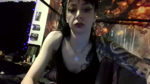 Snapshot of livmirage chatting on 02/05/25, 12:06 Liv Mirage online show from 02/05/25, 12:06