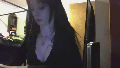 Snapshot of livmirage chatting on 02/19/25, 05:38 Liv Mirage online show from 02/19/25, 05:38