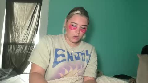 Livvy online show from 10/16/25, 01:45